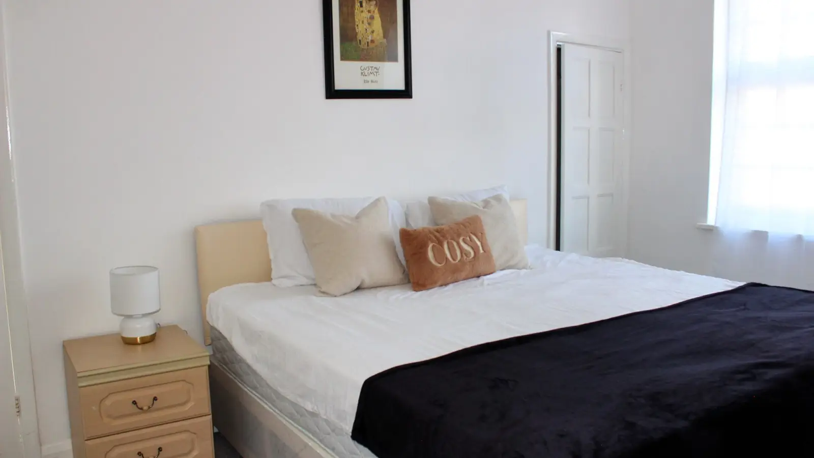 Flat Petts Wood Road in Greater London