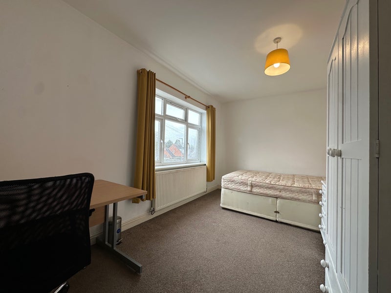 Room Byron Street in Charnwood