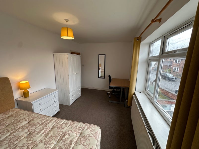 Room Byron Street in Charnwood