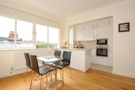 Flat Prince Albert Road in London