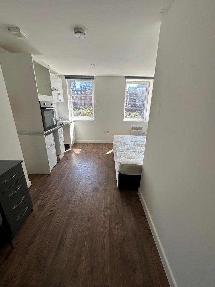 Room High Street in Greater London