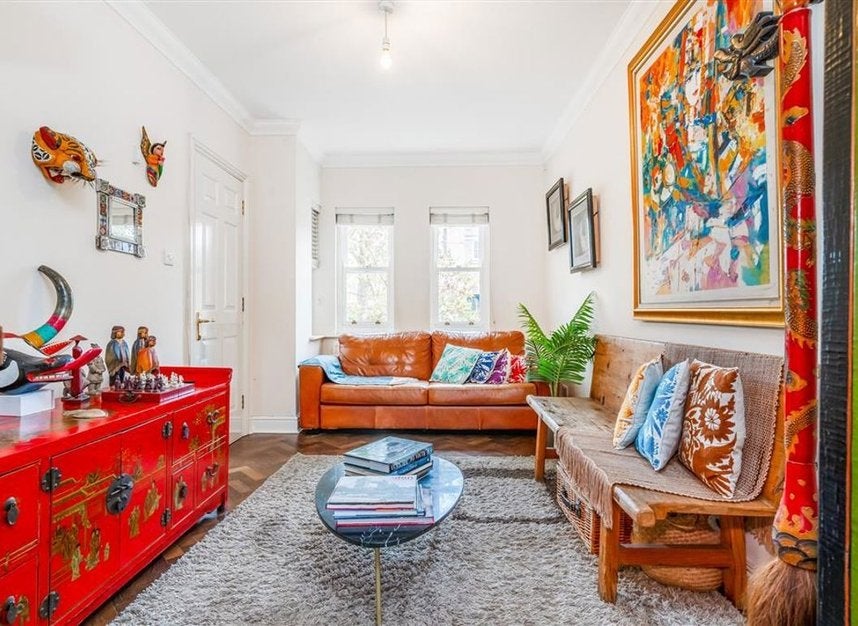 House Admiralty Way in Greater London
