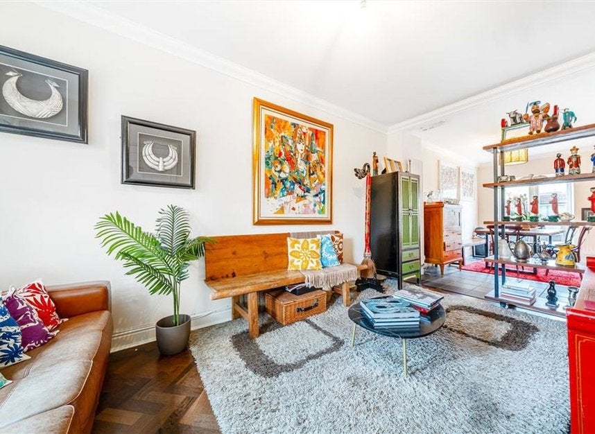 House Admiralty Way in Greater London