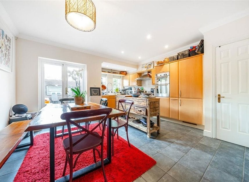 House Admiralty Way in Greater London