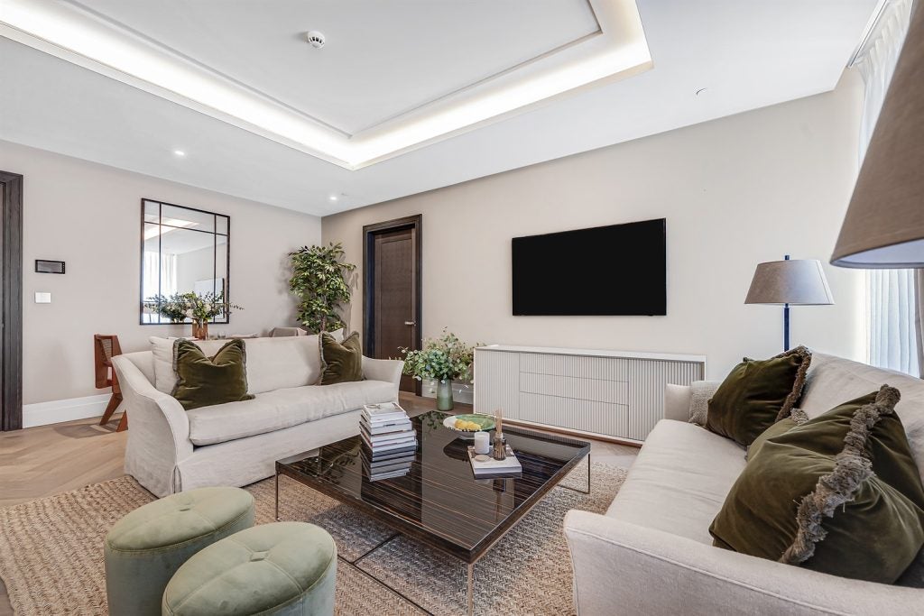 Flat Whistler Square in City of Westminster