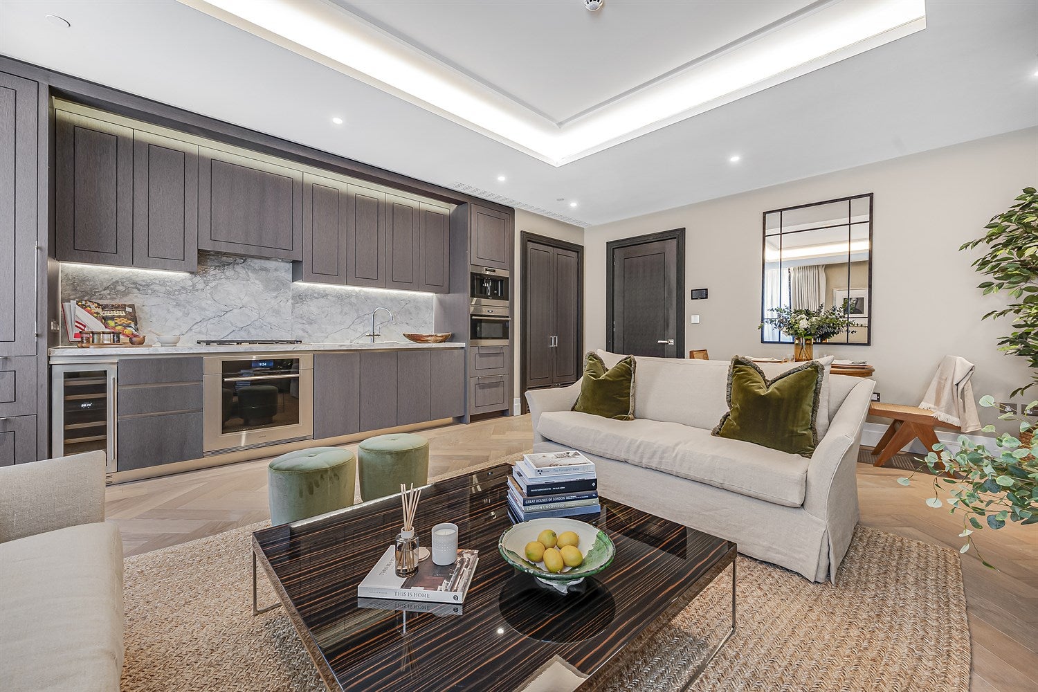 Flat Whistler Square in City of Westminster