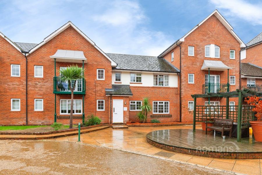 Flat St Leonards Road in Windsor