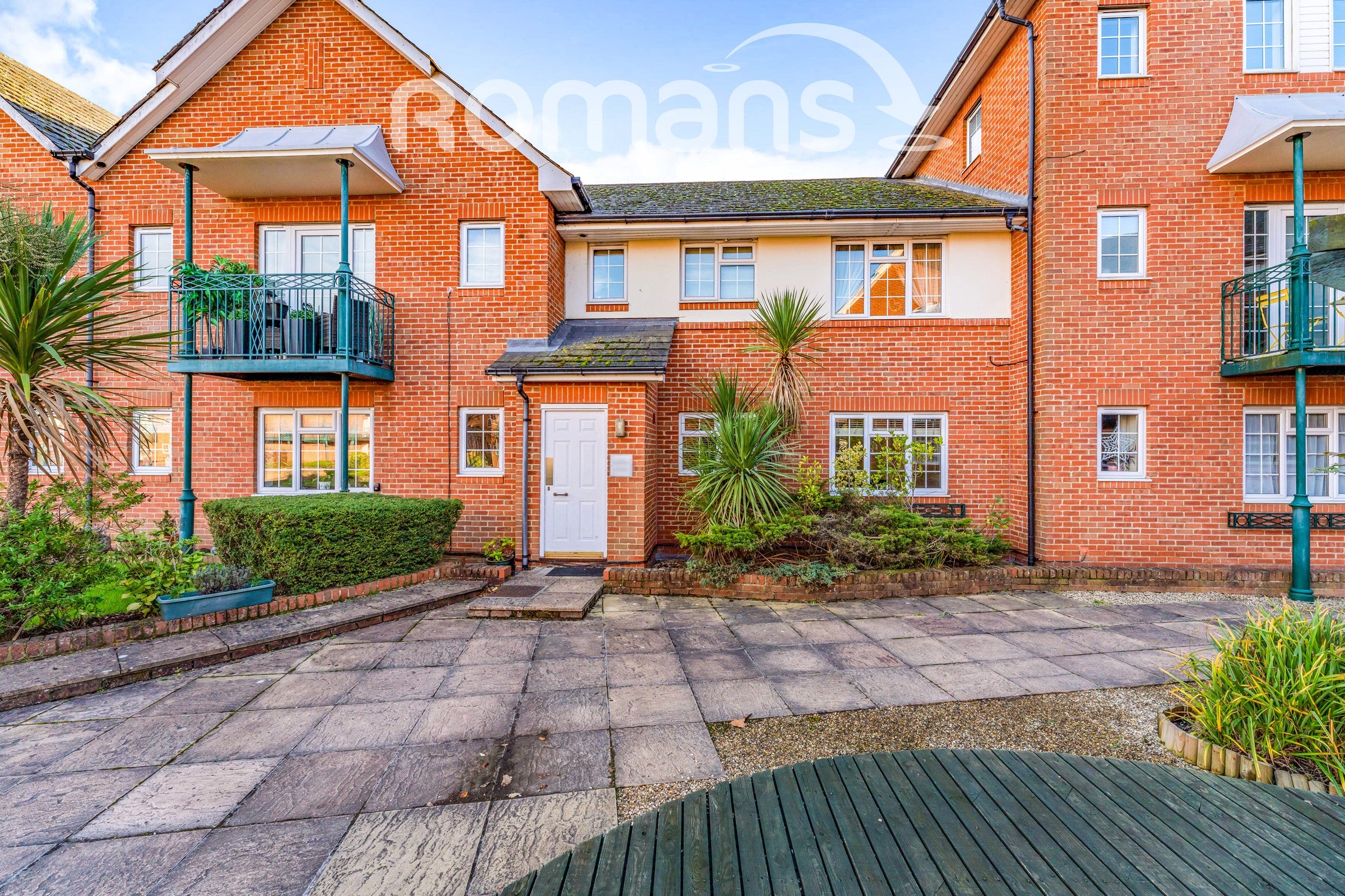 Flat St Leonard's Road in Windsor