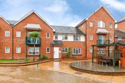 Flat St Leonards Road in Windsor