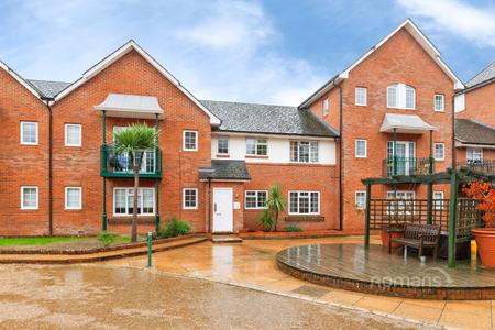 Flat St Leonards Road in Windsor