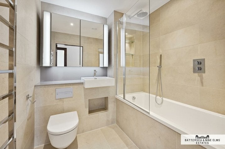 Flat Lanchester Way in Greater London