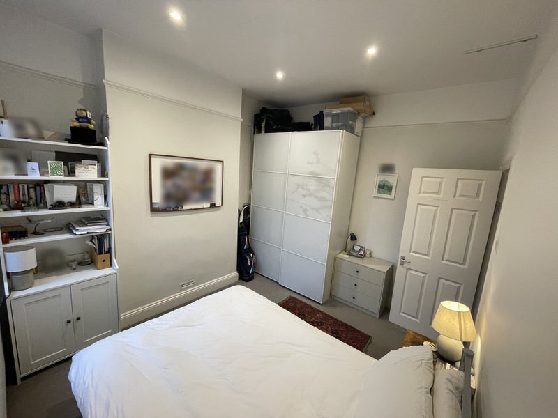 Room Sugden Road in Greater London