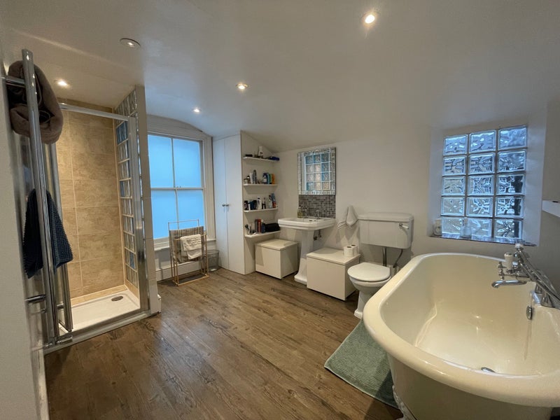 Room Sugden Road in Greater London
