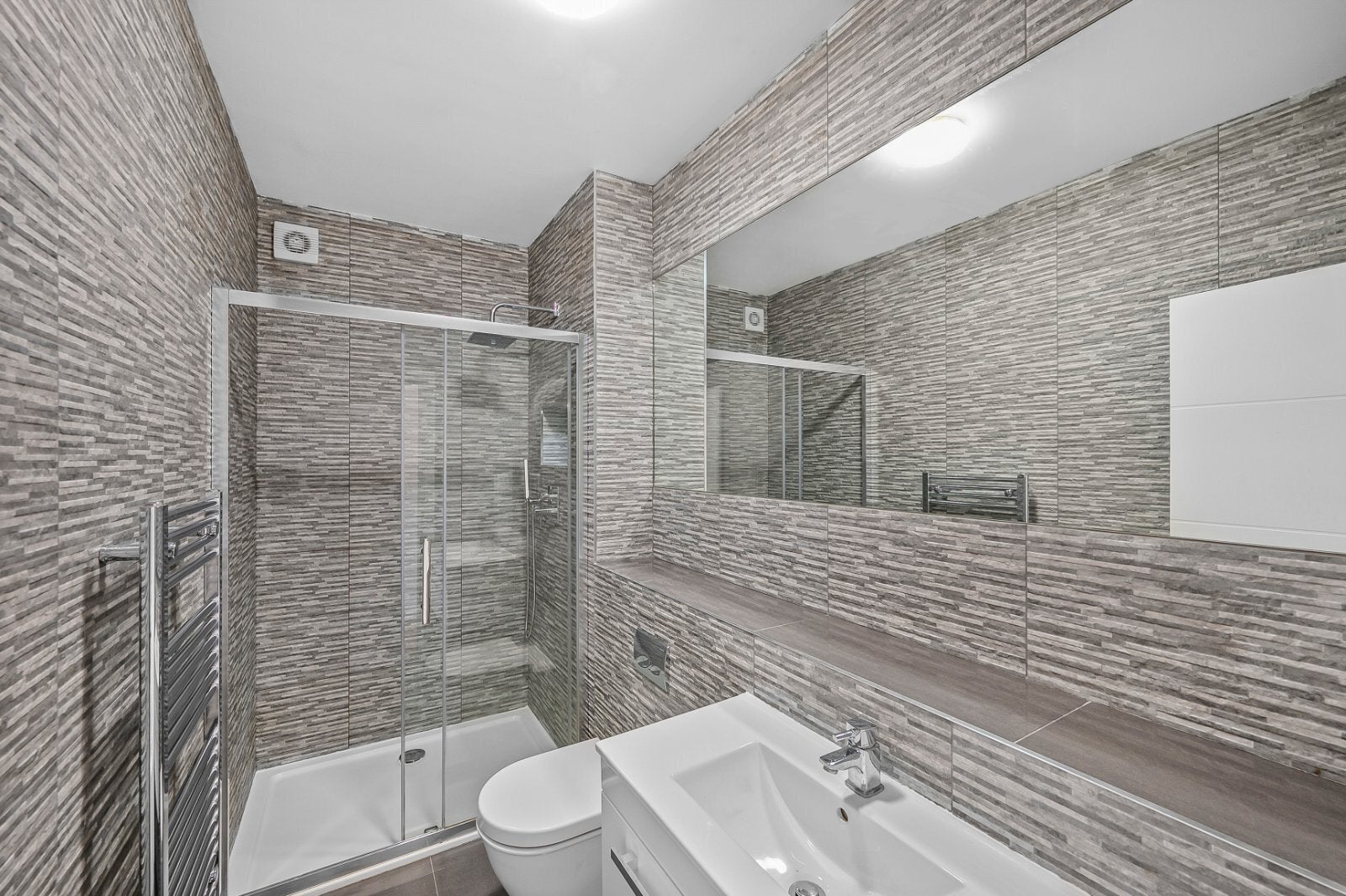 Flat Roehampton Vale in Greater London