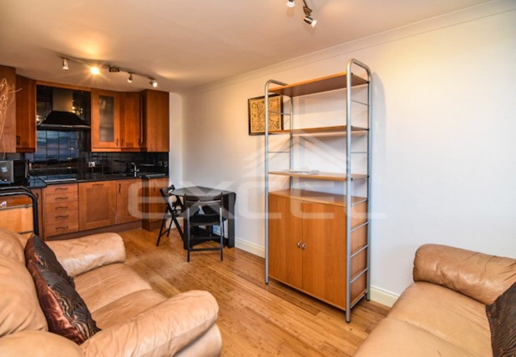 Flat Britten Close in Greater London