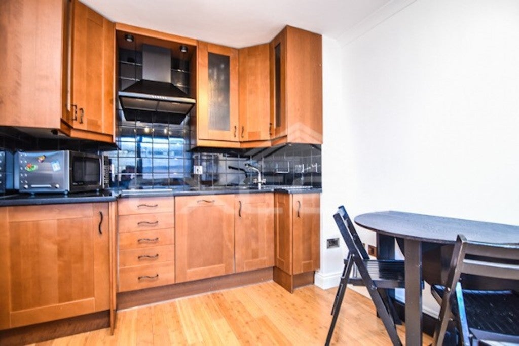 Flat Britten Close in Greater London