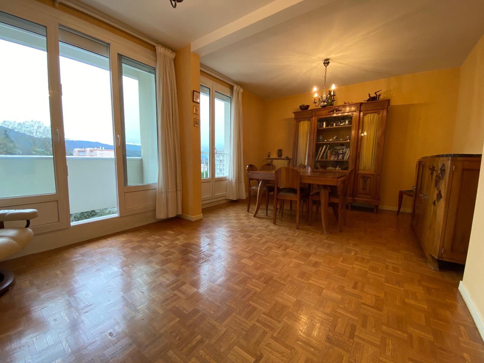 Appartement Rue Camille Desmoulins à Saint-Martin-d'Hères