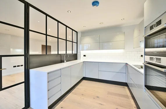 Flat Balham High Road in Greater London