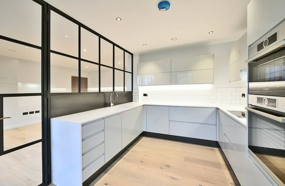 Flat Balham High Road in Greater London