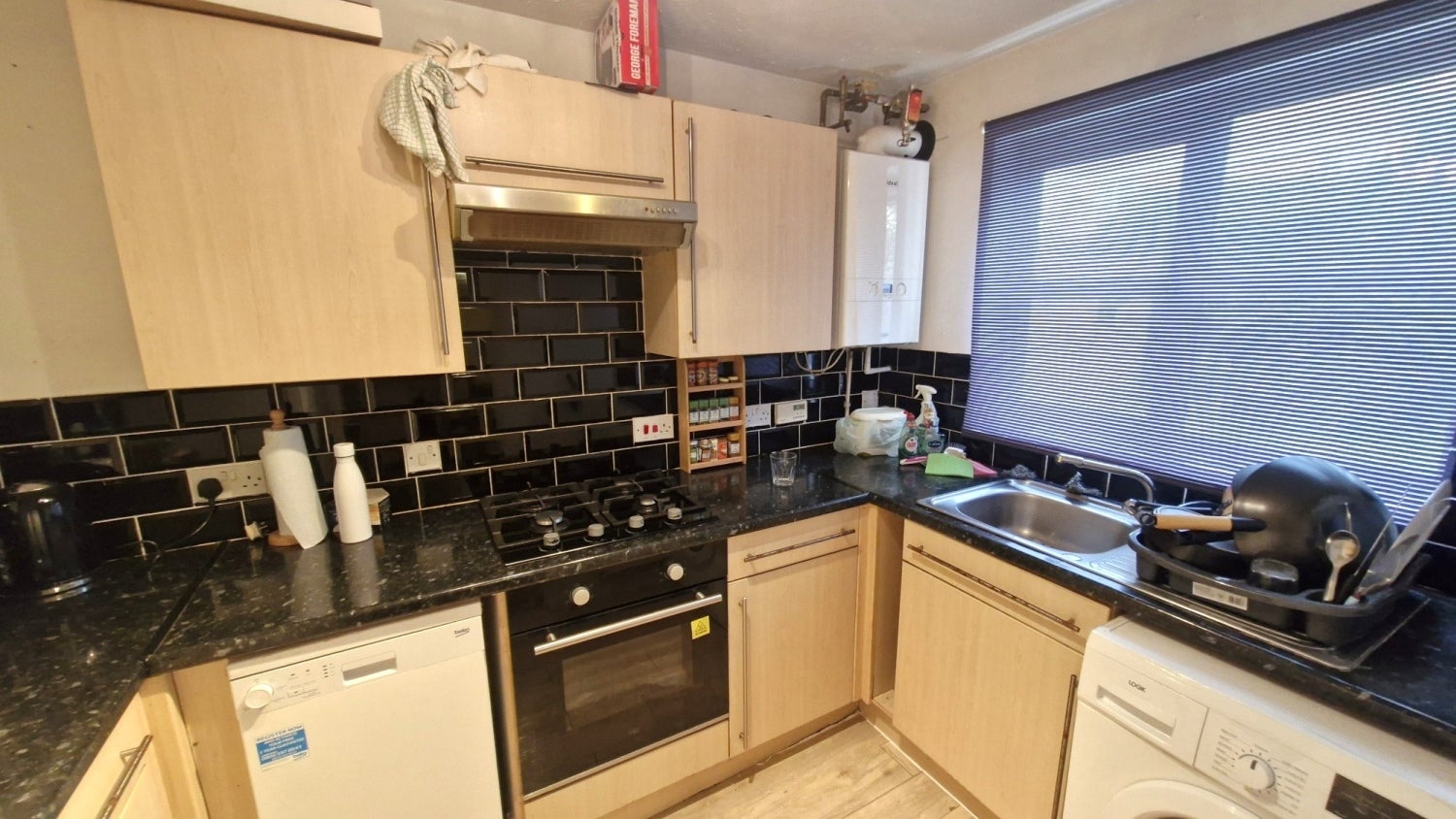 House Narrowboat Close in London