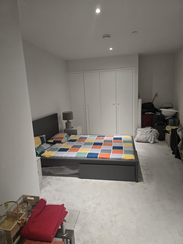 Flat Admiralty Avenue in Greater London