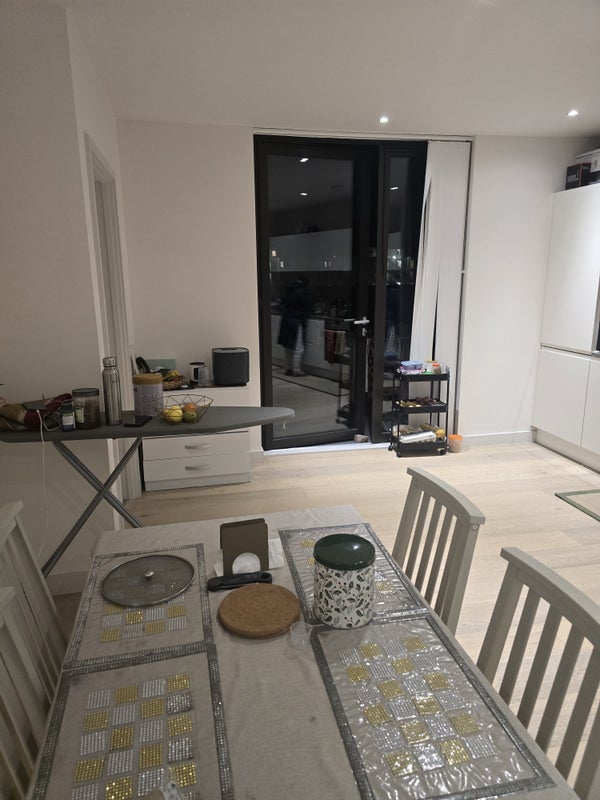 Flat Admiralty Avenue in Greater London