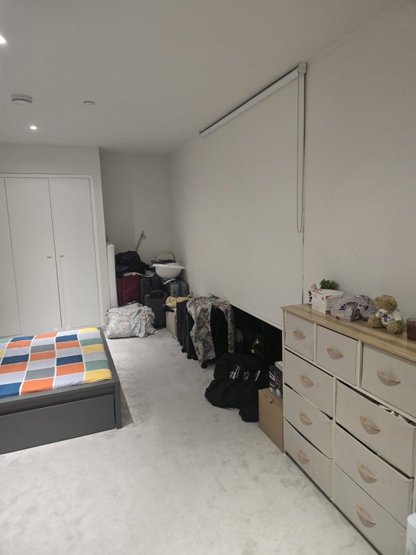 Flat Admiralty Avenue in Greater London