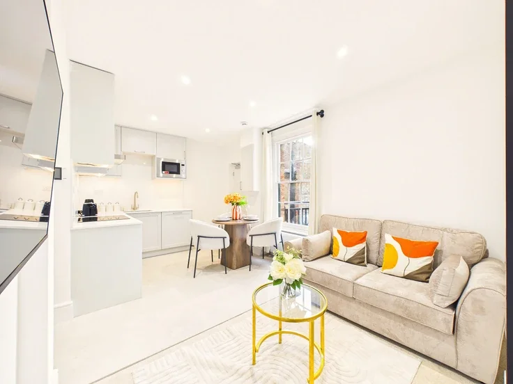 Flat Henrietta Street in Cheltenham