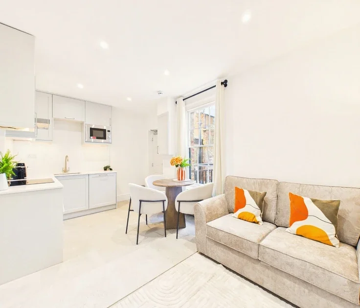 Flat Henrietta Street in Cheltenham