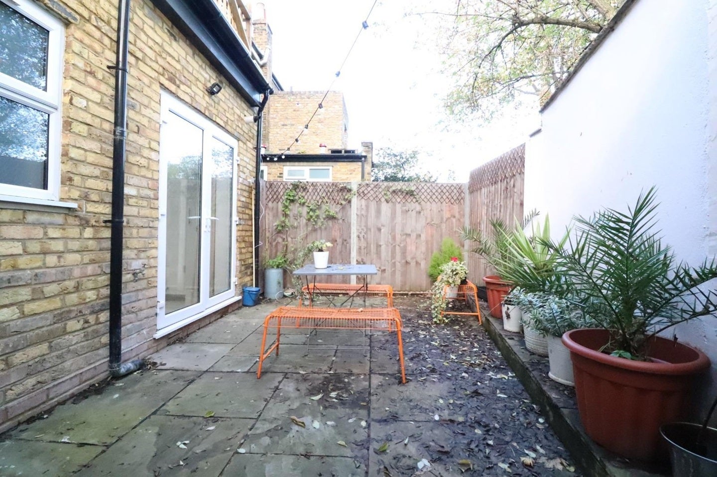 Flat Cecilia Road in Greater London