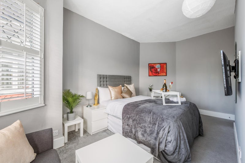 Room Cherington Road in Greater London