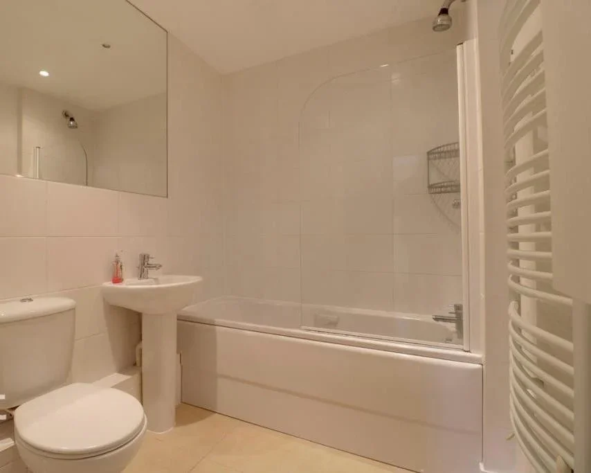 Flat Riverside Close in Greater London