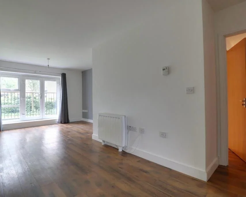 Flat Riverside Close in Greater London