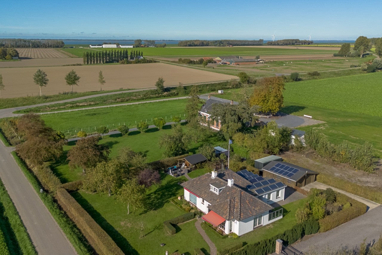Huis Grote Huissenspolderweg 4 in Zaamslag