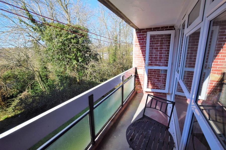 Room Hawe Close in Canterbury