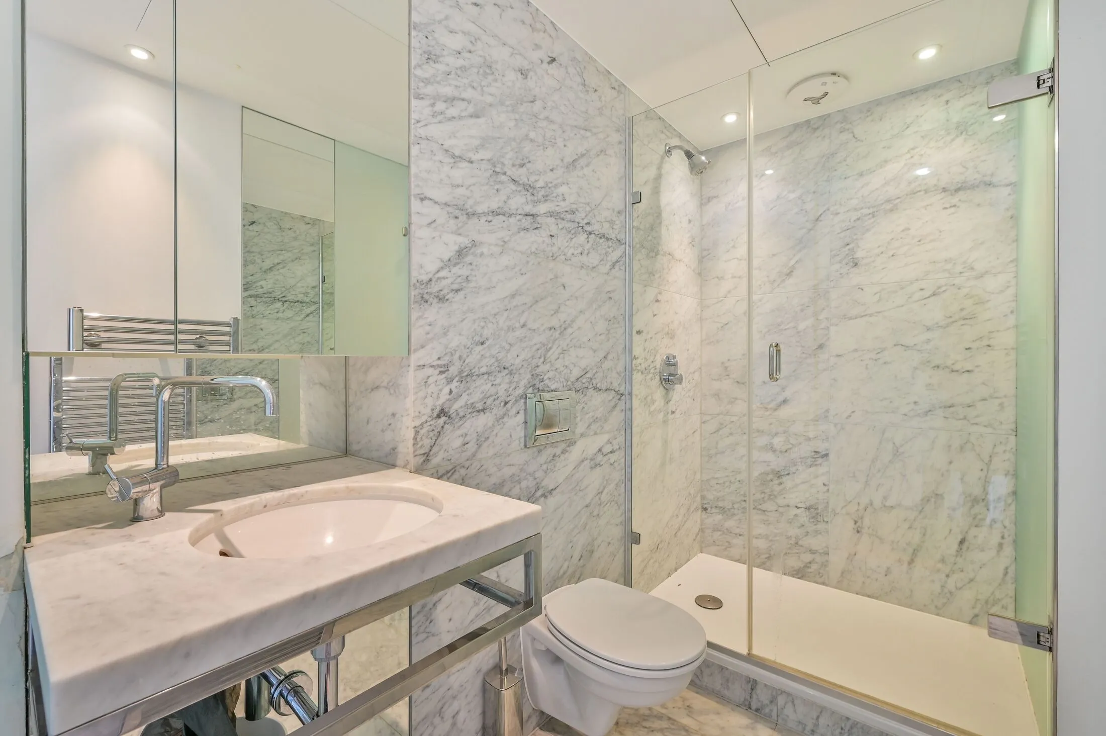 Flat Fairmont Avenue in Greater London