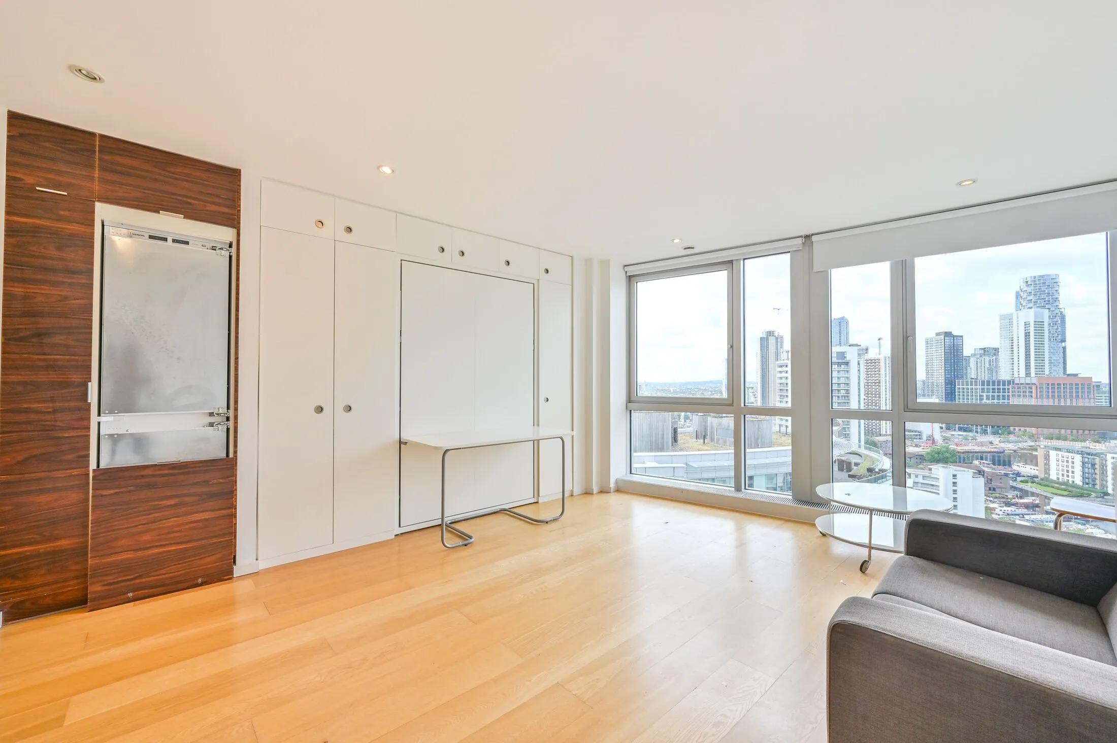 Flat Fairmont Avenue in Greater London