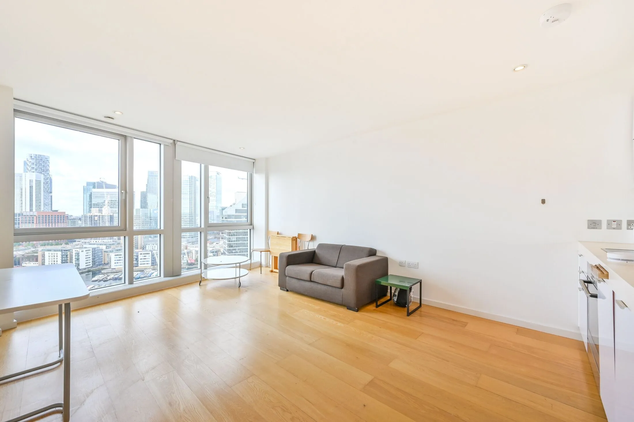 Flat Fairmont Avenue in Greater London