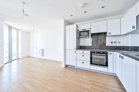 Flat Loampit Vale in London