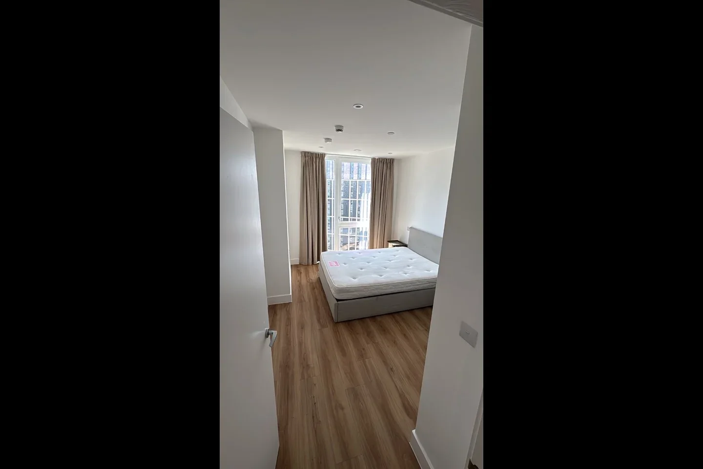 Room Caithness Walk in Greater London