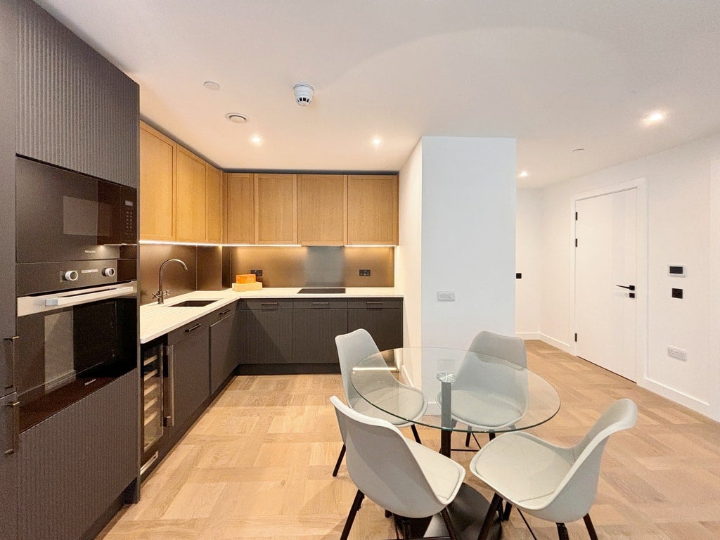 Flat Pennington Quay Walk in Greater London