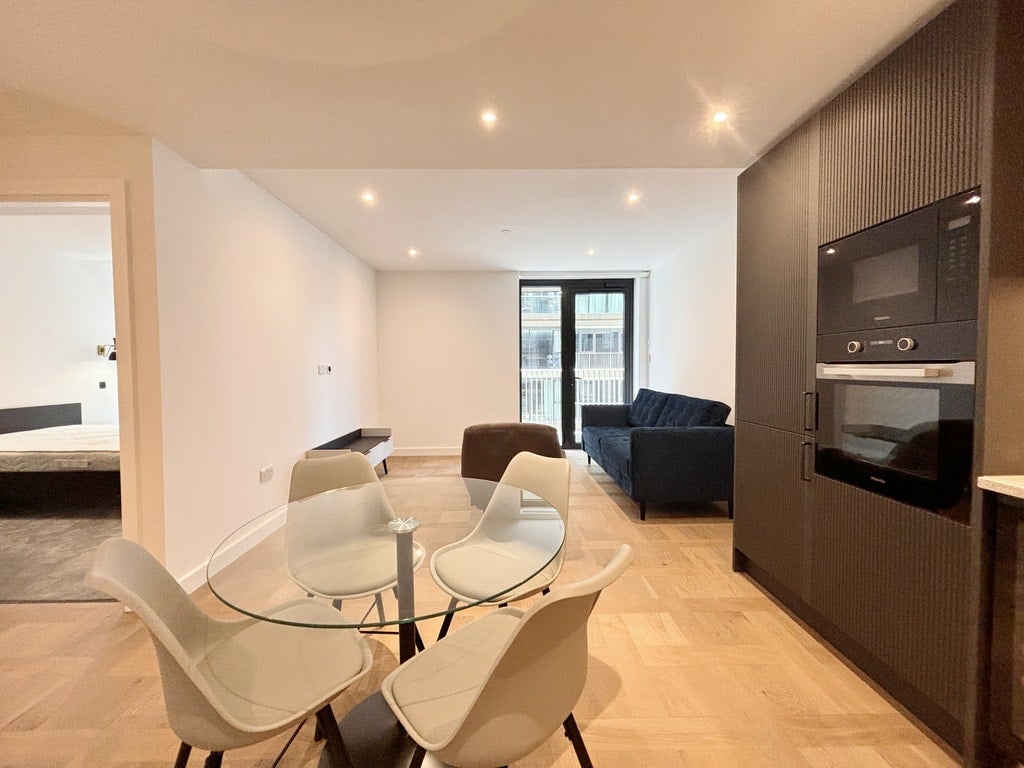 Flat Pennington Quay Walk in Greater London