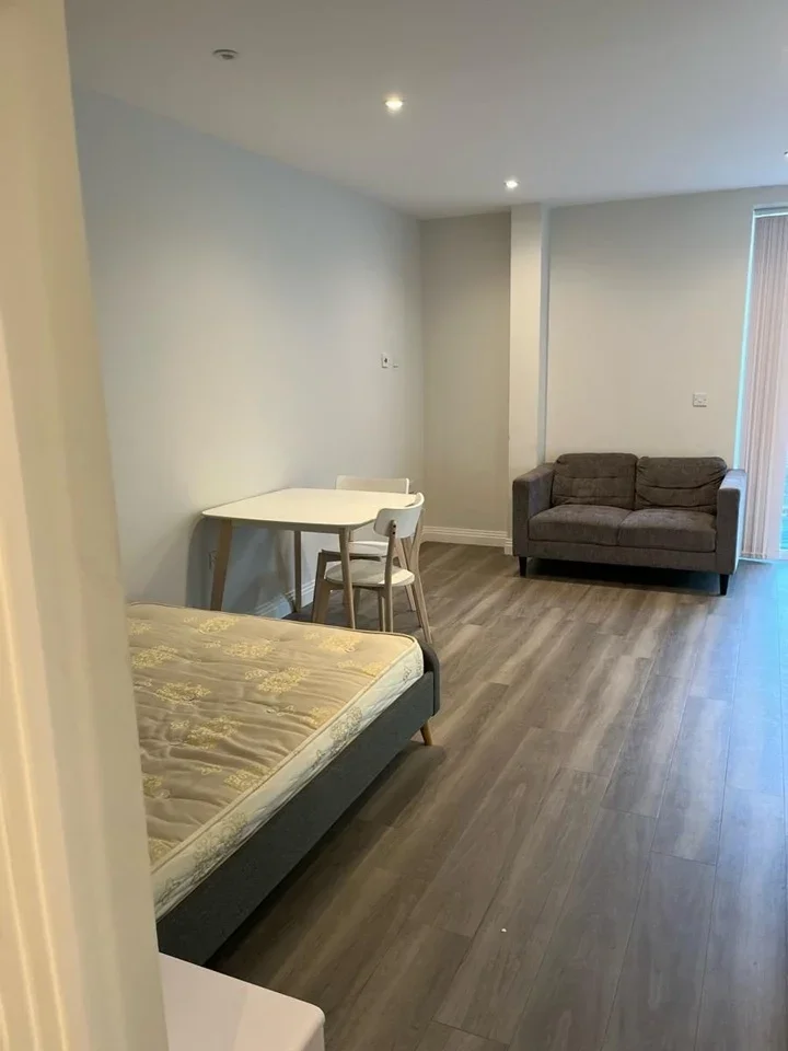 Flat Mercer Walk in Greater London
