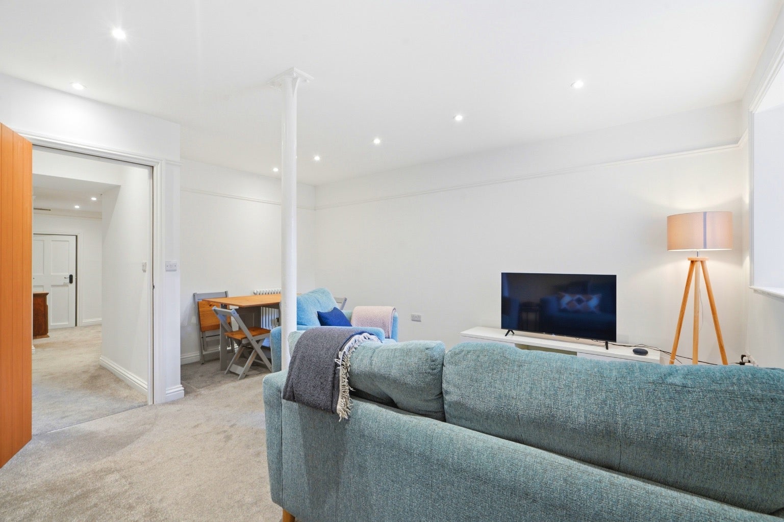Flat King Charles Close in Wyre Forest