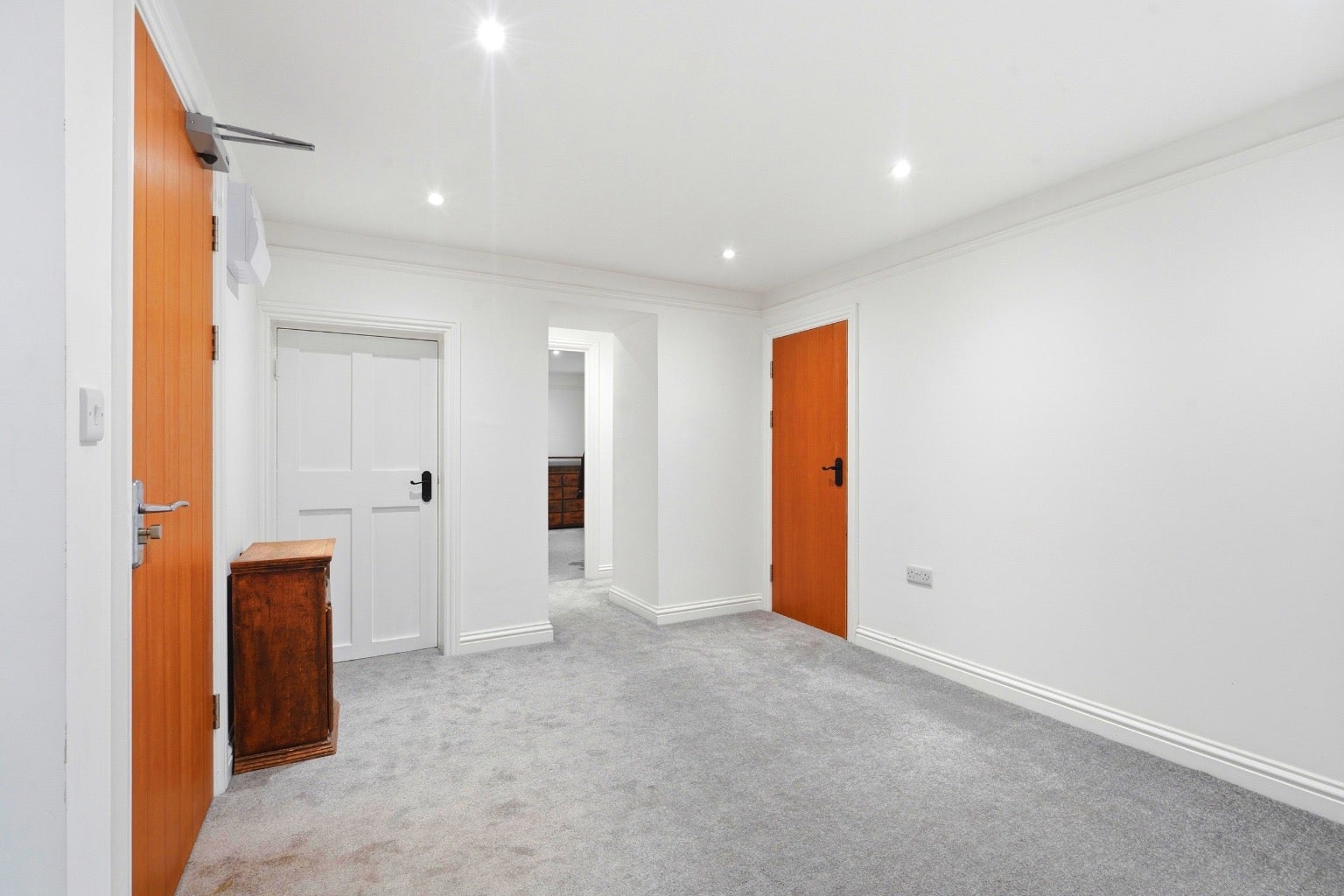 Flat King Charles Close in Wyre Forest
