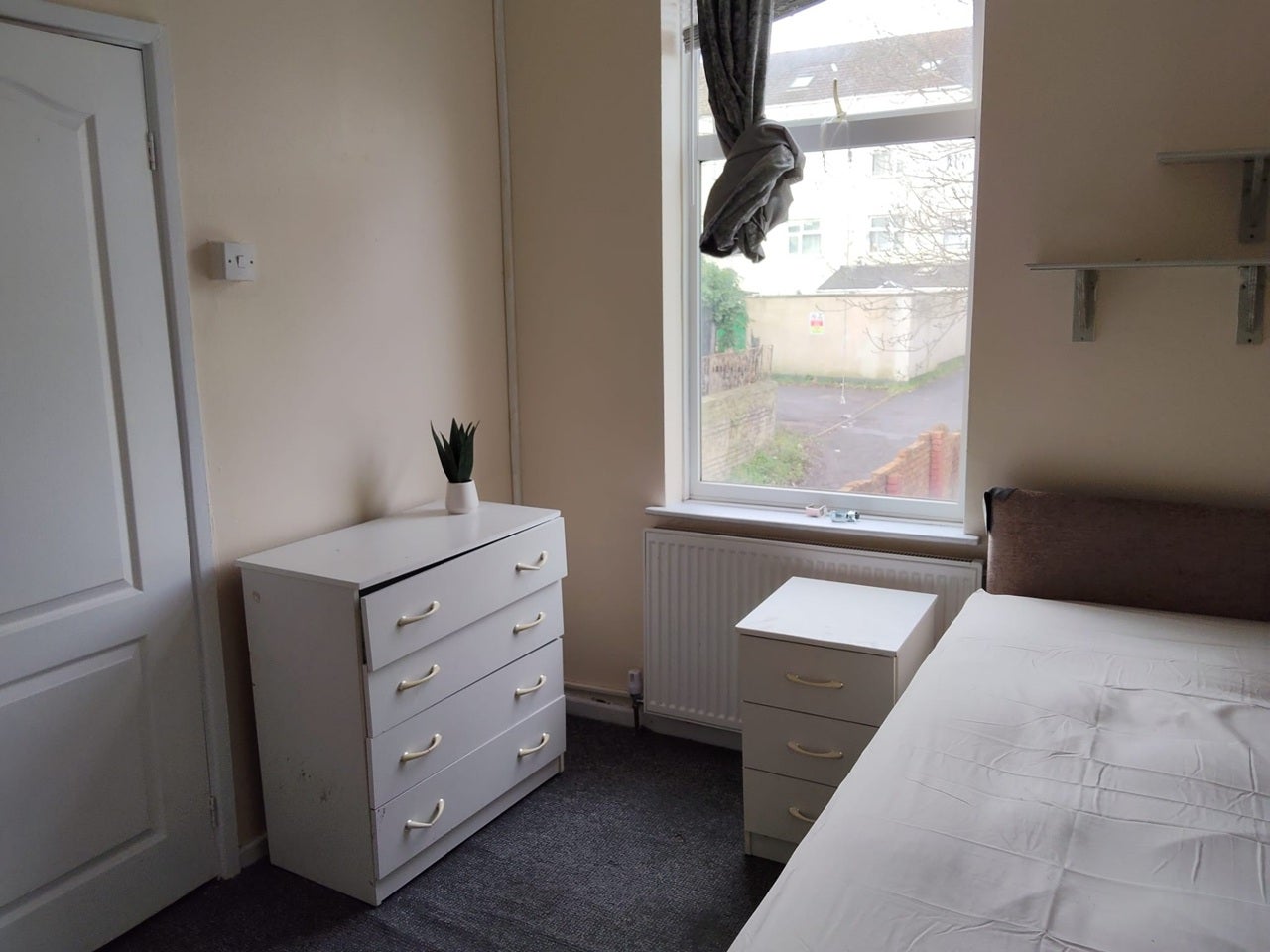Room Ivanhoe Street in Brierley Hill