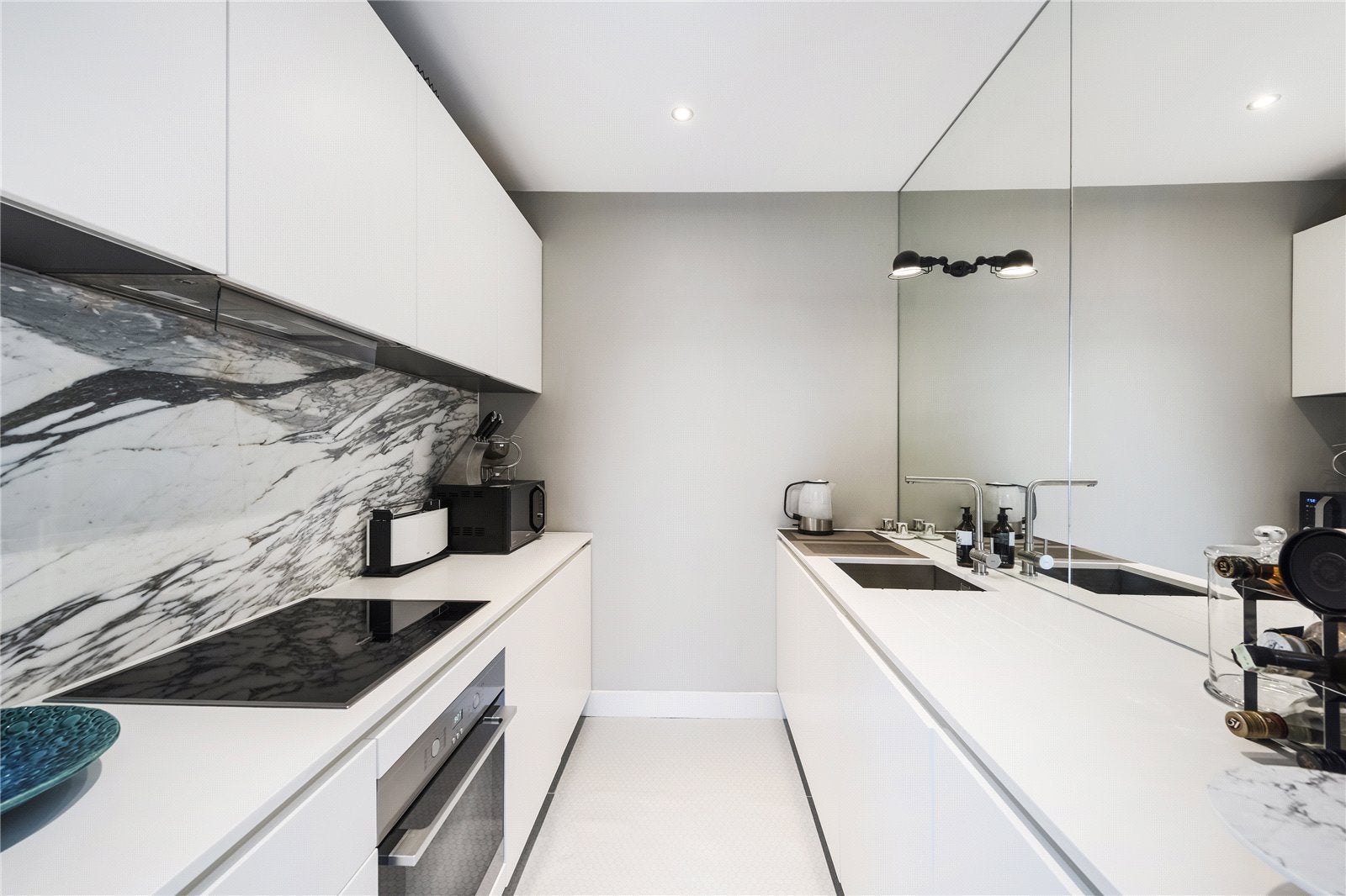 Flat Linden Gardens in Greater London
