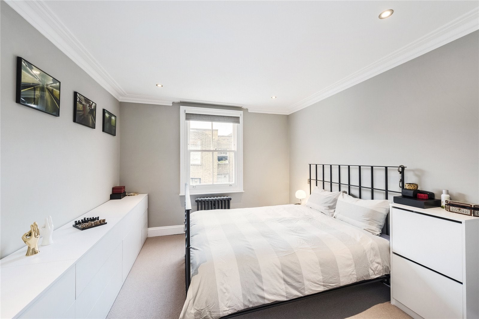 Flat Linden Gardens in Greater London