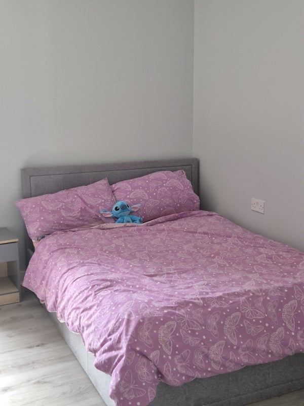 Room Cook's Road in Greater London