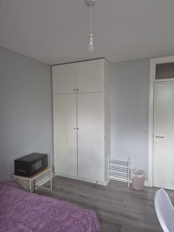 Room Cook's Road in Greater London